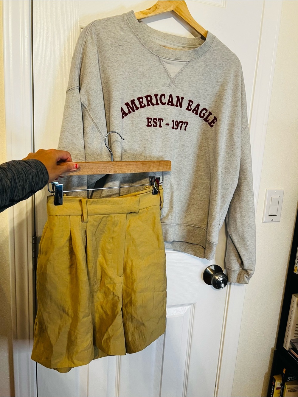 American Eagle Outfitters Light Gray Crewneck Sweatshirt with Maroon Logo